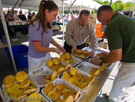 Kelly’s Roast Beef of Medford serves Hamburgers, Cheeseburgers & Hotdogs to over 3,000 people